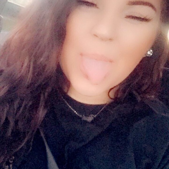 Meet your Posher, Kayla - Picture 4 of 4